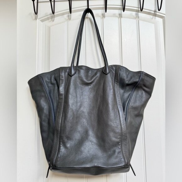 Via de Ginori Firenze Grey Leather Tulip Expandable Shoulder Bag. 10x15x7.5 - Picture 2 of 10